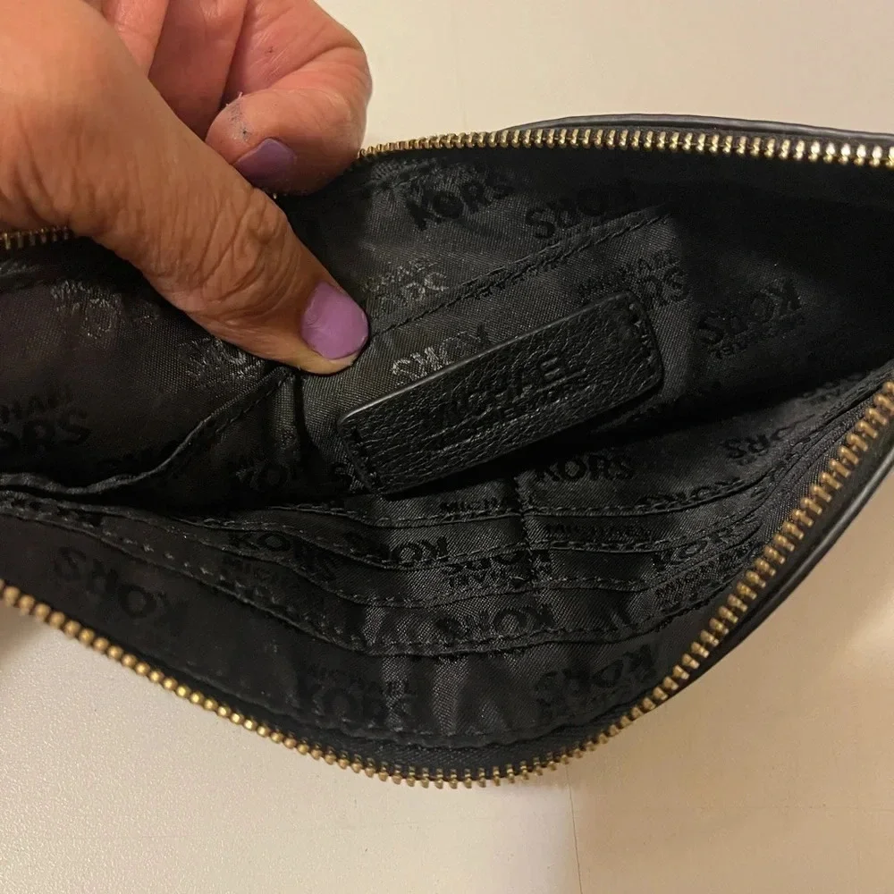 MICHAEL KORS Fulton Solid Black Leather Zip Clutch Wristlet EUC